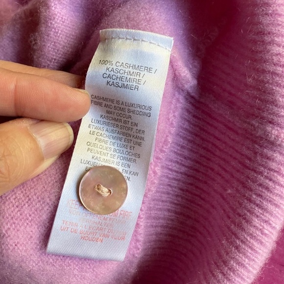 CRUSH 100% Cashmere Sweater Fitted Cardi in Purplish Pink Sz Small - Picture 9 of 9
